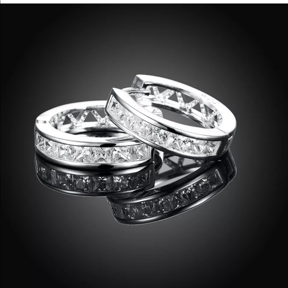 3.44 CT White Topaz  Gemstone Huggie Hoop Earring - Picture 4 of 5